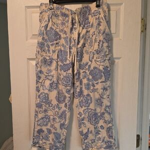 Democracy Blue Floral Capris